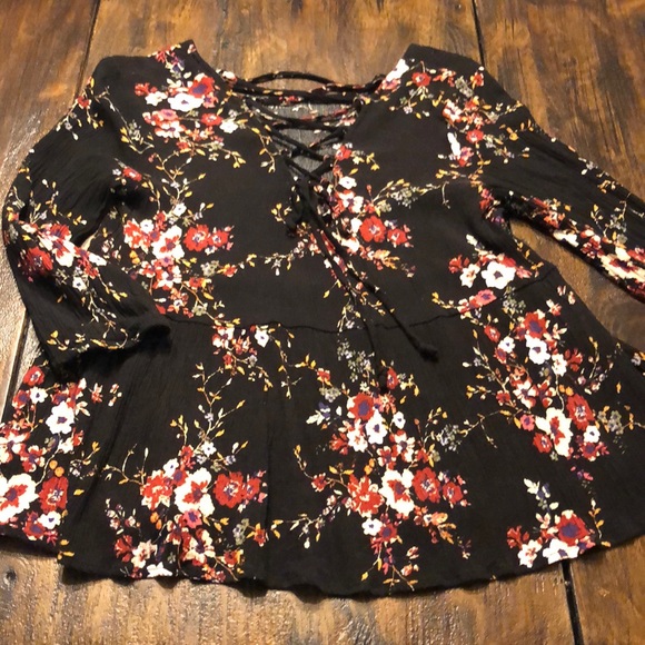 Mi Ami Floral Blouse with Lace Up Back - Picture 2 of 4